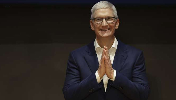 యాపిల్ సీఈవో టిమ్ కుక్ కు షాక్