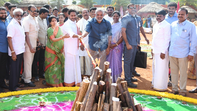 సీఎం క్యాంప్‌ కార్యాలయంలో ఘనంగా సంక్రాంతి సంబరాలు