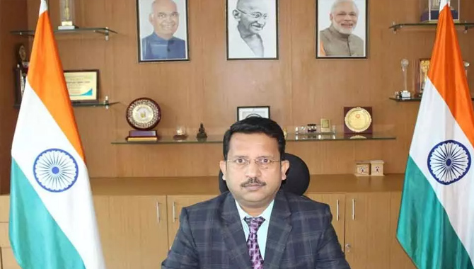 కొత్తగా స్లాట్ బుక్ చేసుకోవచ్చు : పాస్పోర్ట్ అధికారి దాసరి బాలయ్య కొత్తగా స్లాట్ బుక్ చేసుకోవచ్చు : పాస్పోర్ట్ అధికారి దాసరి బాలయ్య