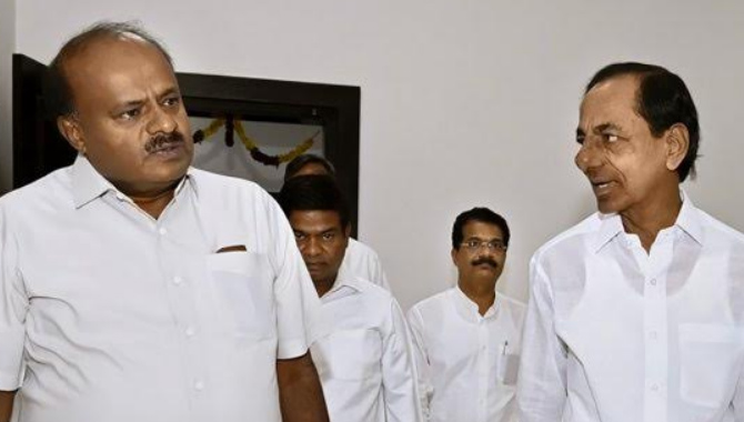 కేసీఆర్‌కు కుమారస్వామి హ్యాండివ్వడం వెనుక భారీ స్కెచ్..!