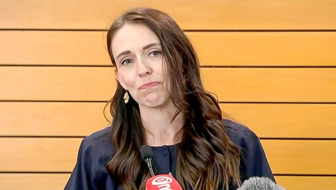 న్యూజిలాండ్ ప్రధాని సంచలన నిర్ణయం