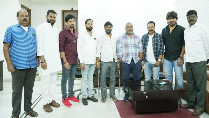 ‘రిస్క్’ మోషన్ పోస్టర్ ని విడుదల చేసిన ‘ధమాకా’ దర్శకుడు త్రినాథ్ రావు నక్కిన