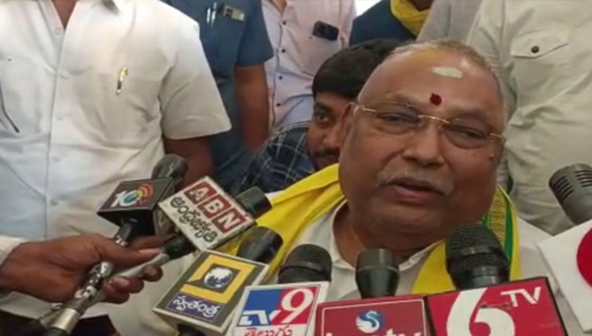 నరసరావుపేట ఎంపీ సీటు వాళ్లకిస్తే ఓడిస్తాం