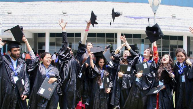 విదేశీ విద్యకు భారతీయుల ఆసక్తి