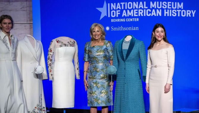 స్మిత్సోనియన్ మ్యూజియానికి జిల్ బైడెన్ దుస్తులు