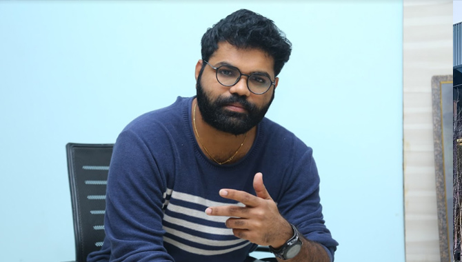 యువతను ఊర్రూతలూగించడానికి ఫిబ్రవరి 3 న వస్తున్న “ప్రేమదేశం”….చిత్ర దర్శక, నిర్మాత శ్రీకాంత్ సిద్ధం