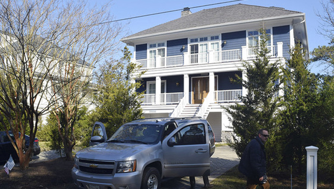 జో బైడెన్ బీచ్ హౌజ్‌లో ఎఫ్‌బీఐ సోదాలు