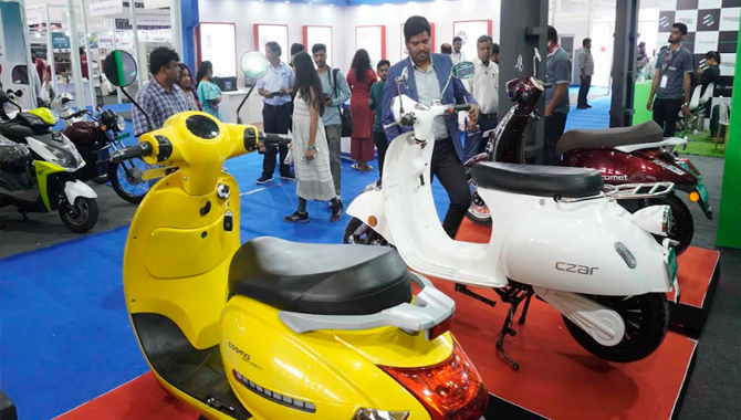 ప్రపంచంలోని చమురు నిల్వలు 2052 నాటికి మరియు సహజ వాయువు 2060 నాటికి అయిపోవచ్చు, ఏమి మిగిలిపోకపోవచ్చును : రాజీవ్ అరోరా