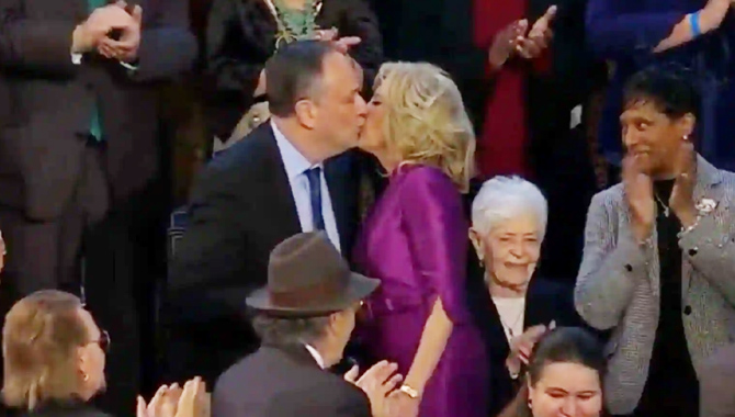 జో బైడెన్ భార్య.. కమలా హ్యారిస్ భర్త.. చట్టసభలోనే ఇలా