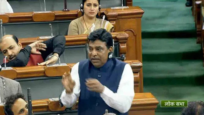 ప్రధాని ప్రసంగాన్ని బైకాట్ చేసిన బీఆర్ఎస్ ఎంపీలు