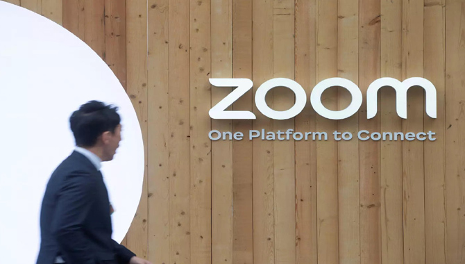 జూమ్ లో 1300 మందిపై వేటు