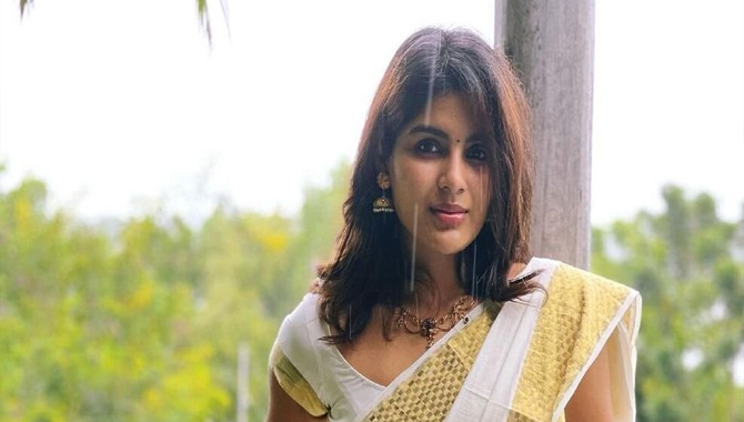 హ్యాట్రిక్ కి రెడీ అవుతున్న మలయాళ ముద్దుగుమ్మ..!