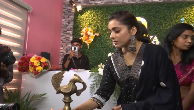 యాంకర్ రష్మీ చేతుల మీదుగా  గ్రాండ్ గా ప్రారంభమైన దృష్య మేకప్ ట్రైనింగ్ అకాడమీ