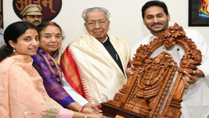 గవర్నర్ బిశ్వభూషణ్ ను కలిసిన సీఎం జగన్