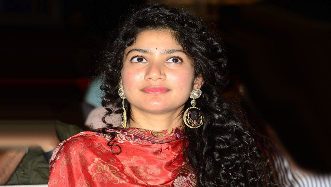 వెబ్ సిరీస్ తో ప్రేక్షకుల ముందుకి రాబోతున్న సాయి పల్లవి..