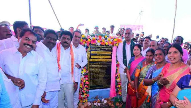 ఇలాంటి చర్యలు దేశ ప్రతిష్టను దెబ్బ తీయటమే : హరీశ్ రావు