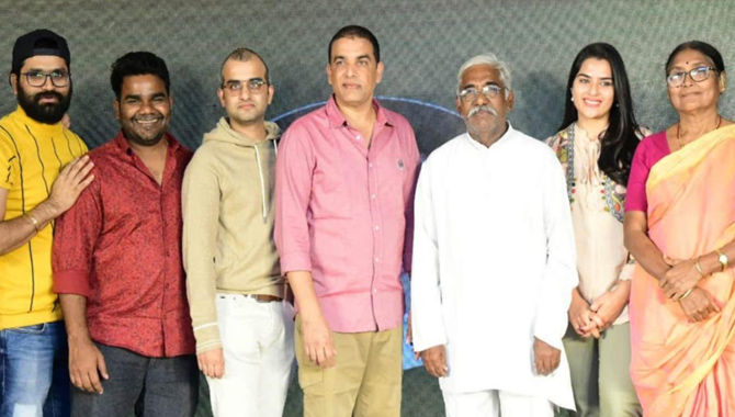 ‘బలగం’ సినిమాలో పాత్రలను ప్రేక్షకులకు పరిచయం చేసిన దిల్ రాజు, దర్శకుడు వేణు ఎల్దండి