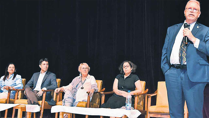 డిగ్రీ స్థాయిలో పరిశోధనలపై ఆసక్తి భేష్.. అమెరికా ప్రొఫెసర్ ఫ్రెడరిక్