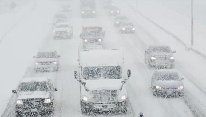 మరోసారి మంచు గుప్పిట్లో అగ్రరాజ్యం.. 1500 విమానాలు రద్దు!