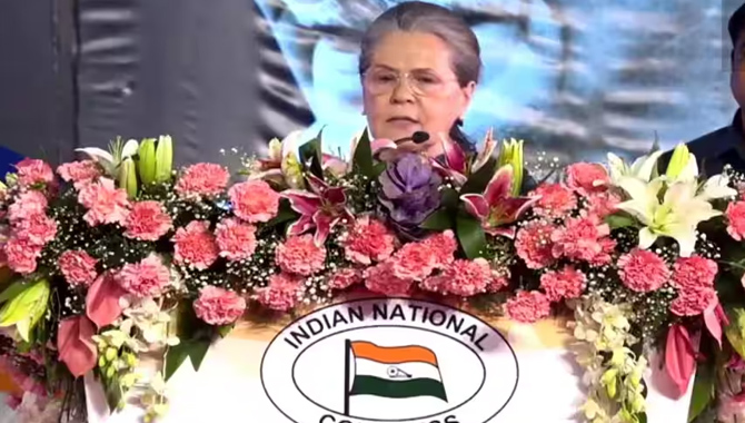 రాజకీయాలకు సోనియా గుడ్ బై..! ప్లీనరీలో కీలక వ్యాఖ్యలు..!!