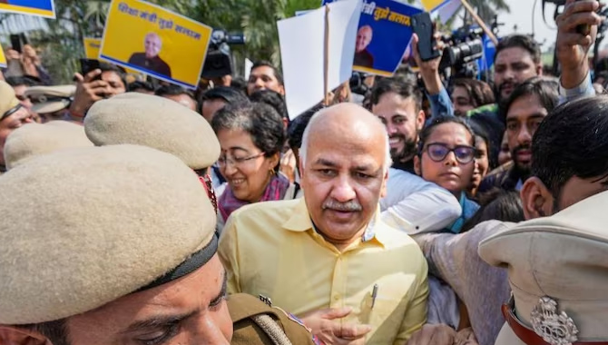 ఢిల్లీ మద్యం కేసులో కీలక పరిణామం…. సీబీఐ కస్టడీకి సిసోడియా