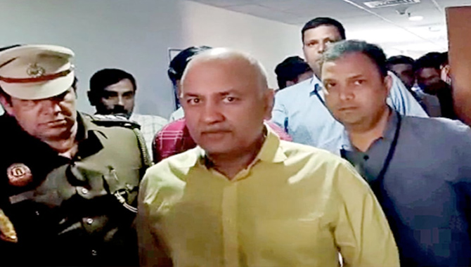 ఢిల్లీ డిప్యూటీ సీఎం సిసోడియాకు సుప్రీంకోర్టులో చుక్కెదురు