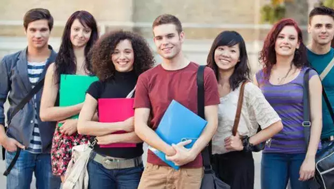 కేంద్రం కొత్త నిబంధన… విదేశీ విద్యార్థులకు తప్పనిసరి