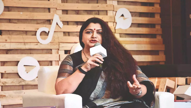 నటి ఖుష్బూ సంచలన వ్యాఖ్యలు.. 8వ ఏట నుంచే తనపై