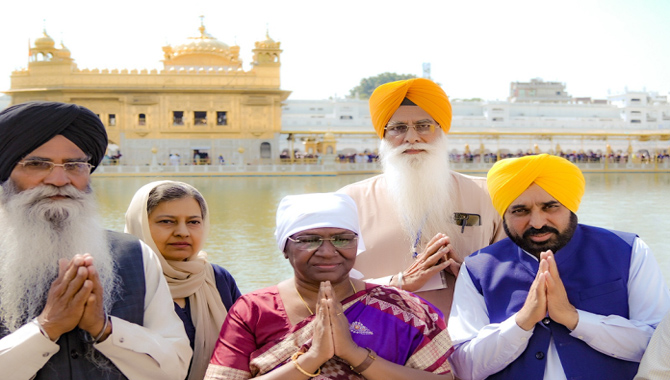 స్వర్ణ  దేవాలయంలో రాష్ట్రపతి