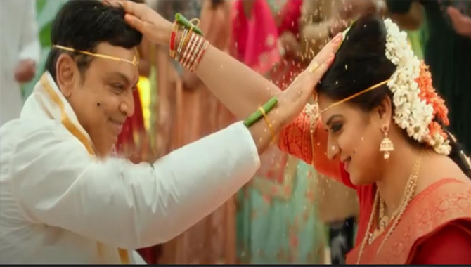 నరేష్ ట్వీట్ చేసిన పెళ్లి వీడియో నిర్మాత దర్శకుడు ఎం.ఎస్.రాజు ‘మళ్ళీ పెళ్ళీ’ చిత్రంలోనిదట?  