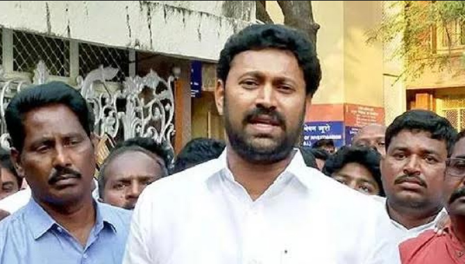 అవినాశ్ రెడ్డి ధైర్యంగా విచారణకు హాజరైంది అందుకేనా..?