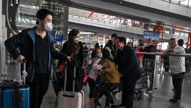 విదేశీ పర్యాటకులకు చైనా పచ్చజెండా