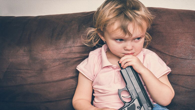 అమెరికాలో విషాదకర ఘటన.. ఓ మూడేళ్ల బాలిక చేతిలో