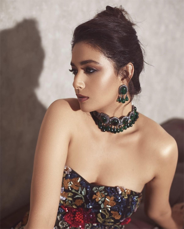 హ‌ద్దులు చెరిపేసిన కీర్తి