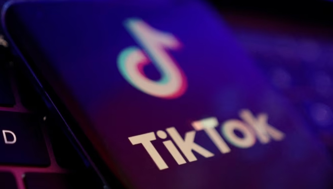 టిక్ టాక్ కు షాక్ ఇచ్చిన యూకే