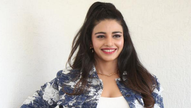 ‘రావణాసుర’లో నా పాత్ర చాలా సర్ ప్రైజింగ్ గా వుంటుంది : దక్షా నాగర్కర్ ‘రావణాసుర’లో నా పాత్ర చాలా సర్ ప్రైజింగ్ గా వుంటుంది : దక్షా నాగర్కర్