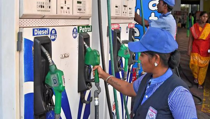 హైదరాబాద్లో ఇంధన ధరల పెరుగుదలతో 56% మంది ప్రజలపై తీవ్ర ప్రభావం చూపుతోందని అర్బన్ మొబిలిటీ సర్వే హైదరాబాద్లో ఇంధన ధరల పెరుగుదలతో 56% మంది ప్రజలపై తీవ్ర ప్రభావం చూపుతోందని అర్బన్ మొబిలిటీ సర్వే