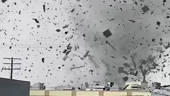 అమెరికాలో టోర్నడో బీభత్సం