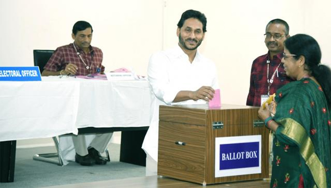 ఓటేసిన సీఎం వైఎస్ జగన్