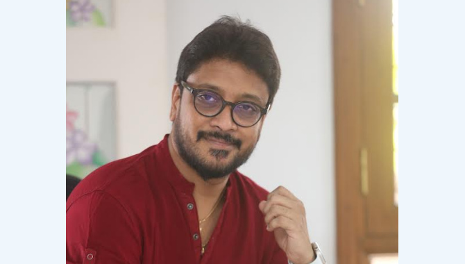 రావణాసుర’లో రవితేజ గారి నుంచి ప్రేక్షకుల కోరుకునే ఎంటర్ టైన్మెంట్ తో పాటు ఓ డిఫరెంట్ కాన్సెప్ట్ వుంది : రైటర్ శ్రీకాంత్ విస్సా రావణాసుర’లో రవితేజ గారి నుంచి ప్రేక్షకుల కోరుకునే ఎంటర్ టైన్మెంట్ తో పాటు ఓ డిఫరెంట్ కాన్సెప్ట్ వుంది : రైటర్ శ్రీకాంత్ విస్సా