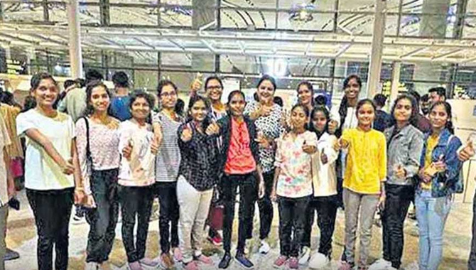 లండన్ లో స్టడీటూర్ కు తెలంగాణ విద్యార్థినులు