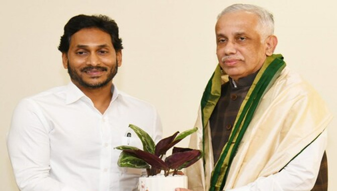 గవర్నర్ తో సీఎం వైఎస్ జగన్ భేటీ