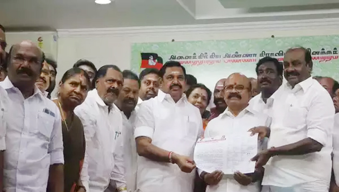 పన్నీర్ సెల్వంకు భారీ షాక్..  పళని ఏకగ్రీవంగా ఎన్నిక