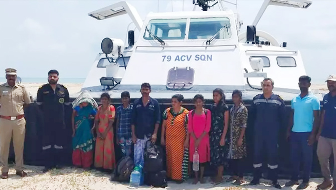 Two Sri Lankan families reached the Manalmeedu in Dhanushkodi, Tamil Nadu