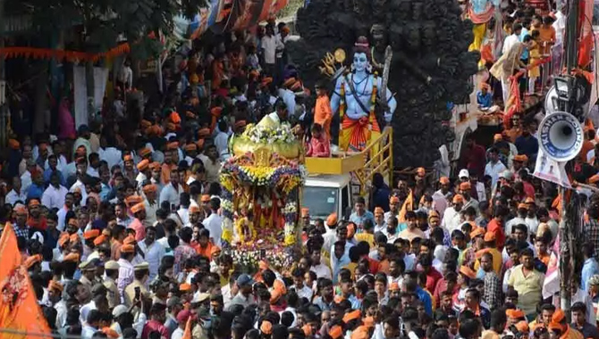 మహానగరంలో అంగరంగ వైభవంగా శోభాయాత్ర