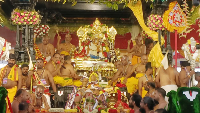 వైభవంగా భద్రాద్రి రామయ్య పట్టాభిషేకం