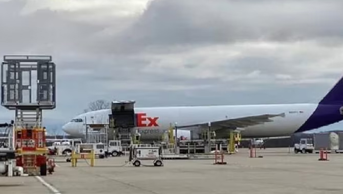 ఇందిరాగాంధీ అంతర్జాతీయ విమానాశ్రయంలో ఎమర్జెన్సీ