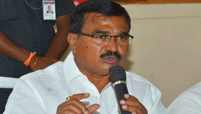 వాళ్లిద్దరు ఎవరి ఉచ్చులో ఉన్నారో అందరికి తెలుసు