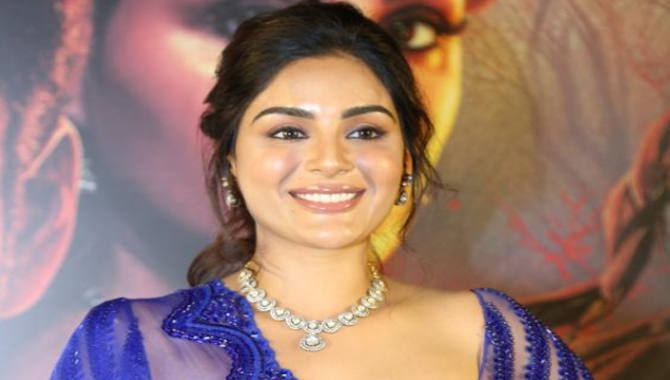 సం డిఫరెంట్ హీరోయిన్ సంయుక్త మీనన్