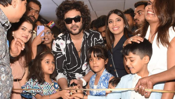 కొంపల్లిలో హాల్ ఆఫ్ గేమ్ ప్రారంభించిన నటుడు సిద్ధు జొన్నలగడ్డ.